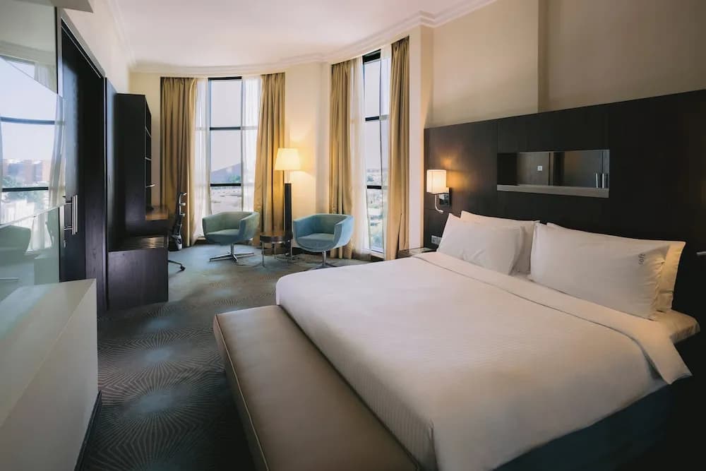 Holiday Inn Abu Dhabi 3