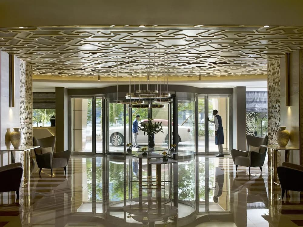 Two Seasons Hotel & Apartments 3