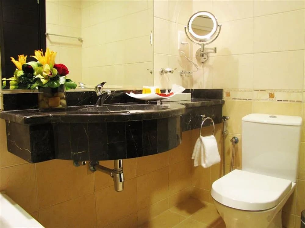 Paragon Hotel 5