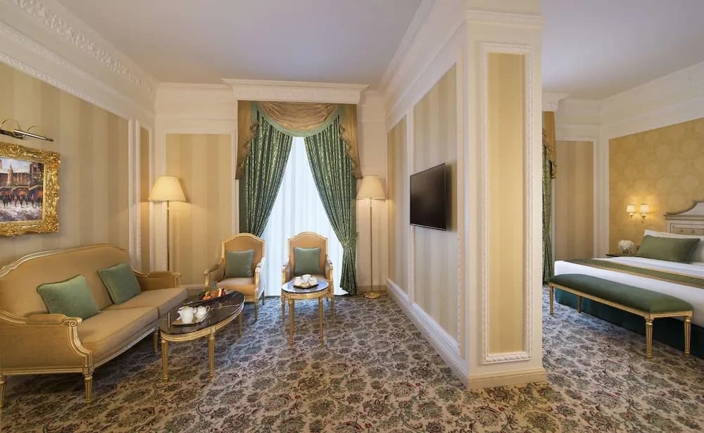 Royal Rose Abu Dhabi, a Curio Collection by Hilton Affiliated Hotel 5