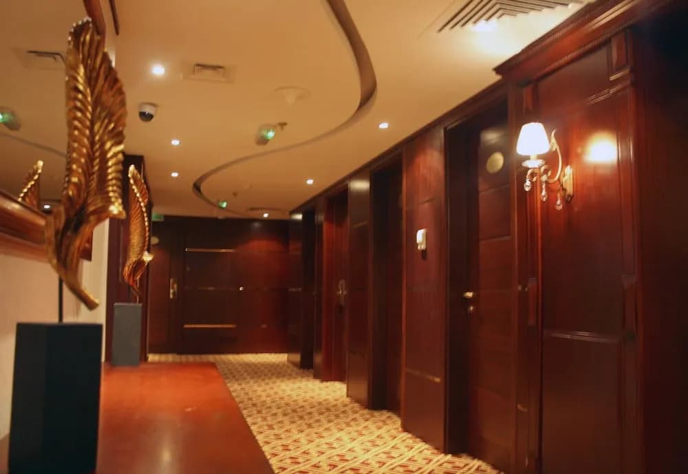 Trianon Royal Hotel 4
