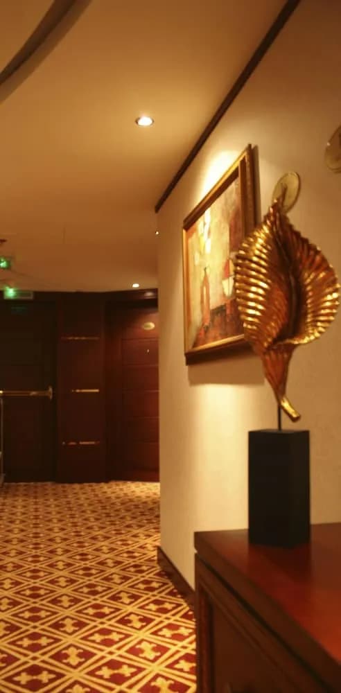 Trianon Royal Hotel 5