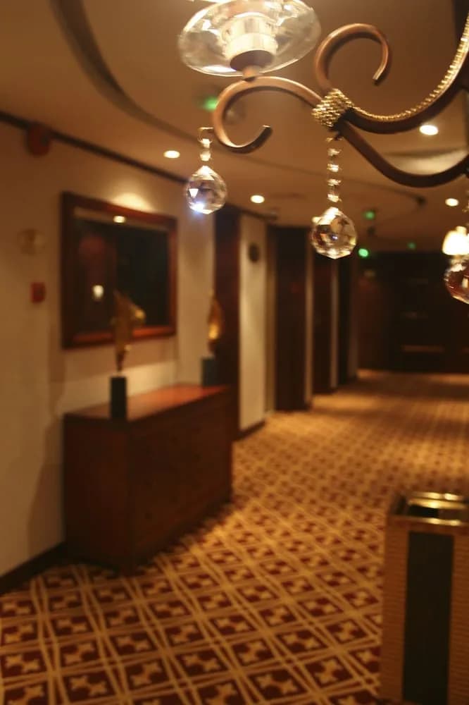 Trianon Royal Hotel 2