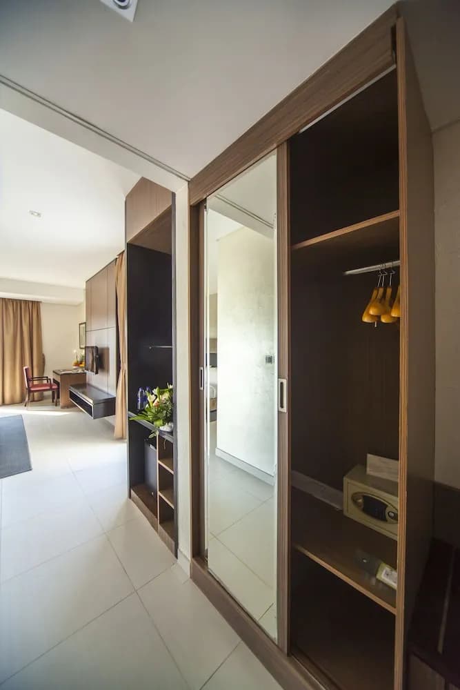 Pearl Hotel 4