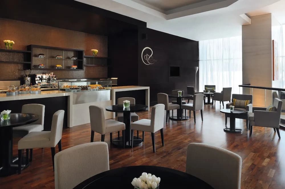 Mövenpick Hotel Jumeirah Lakes Towers 4