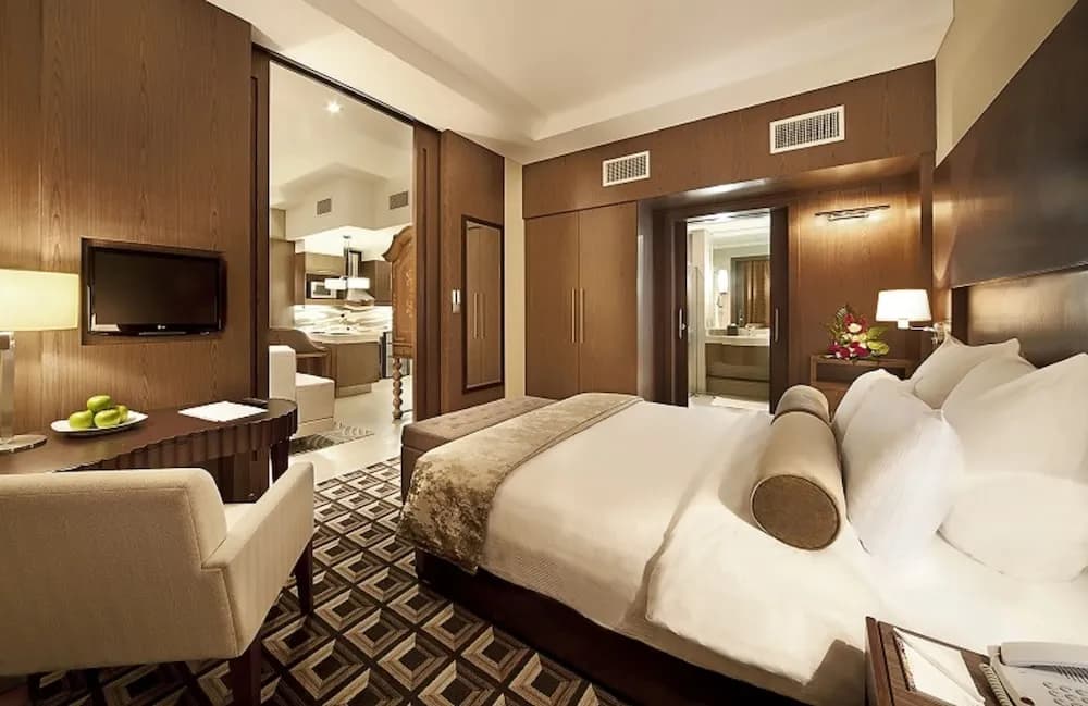 Oaks Liwa Executive Suites 3