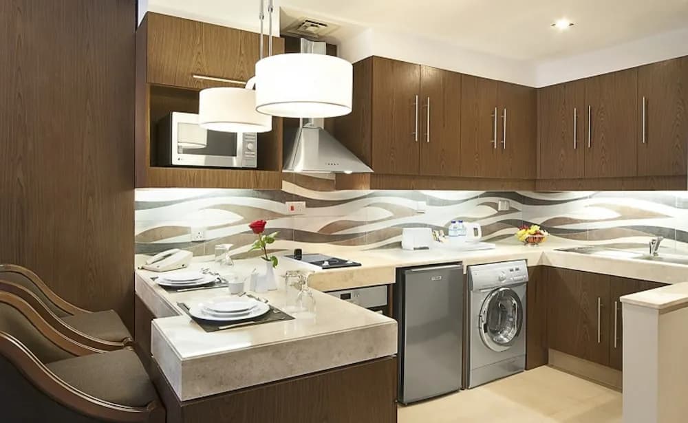 Oaks Liwa Executive Suites 4