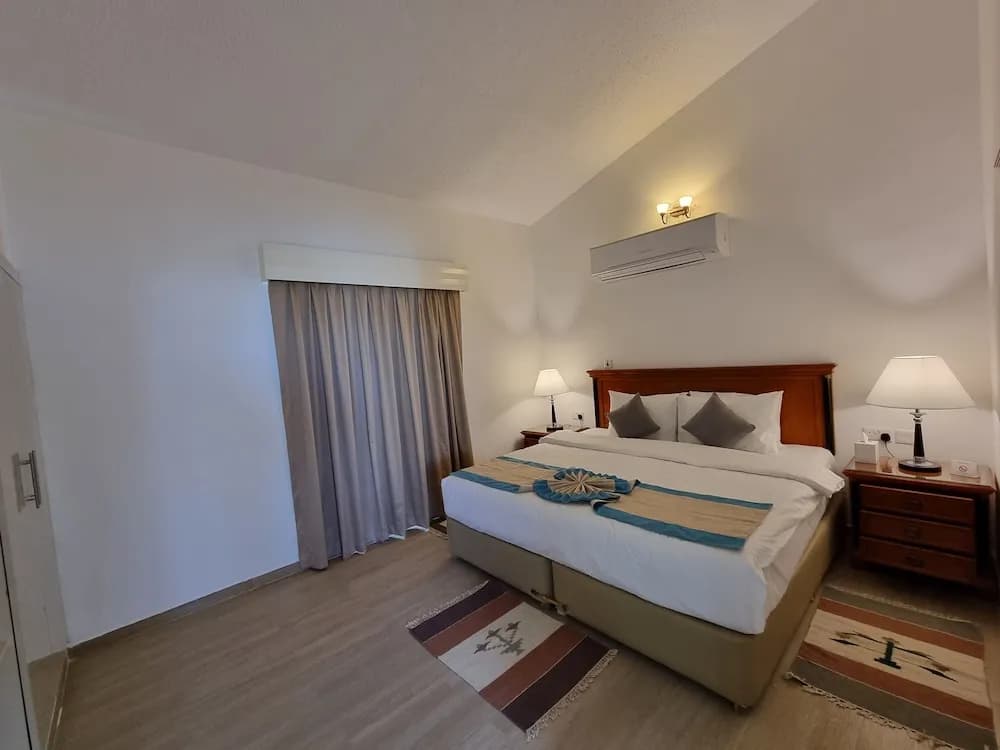 Capital O 224 Holiday Beach Resort 5