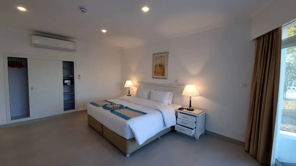 Capital O 224 Holiday Beach Resort 3