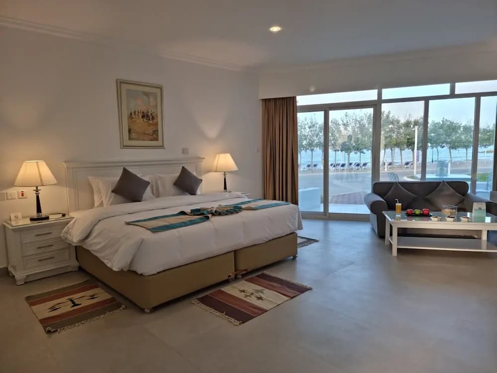 Capital O 224 Holiday Beach Resort 4