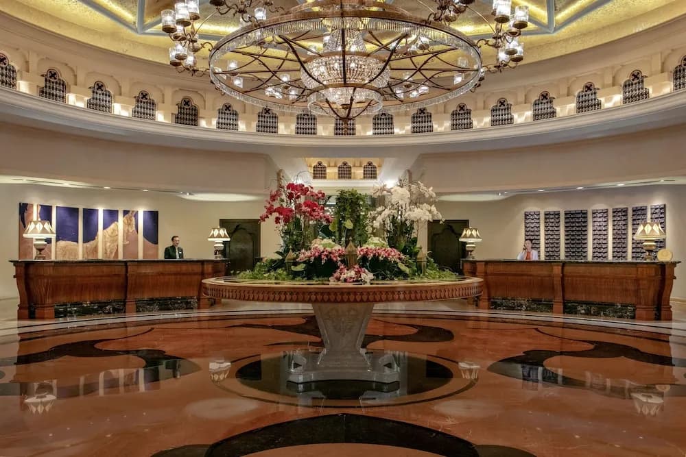 Shangri-La Hotel Qaryat Al Beri 4