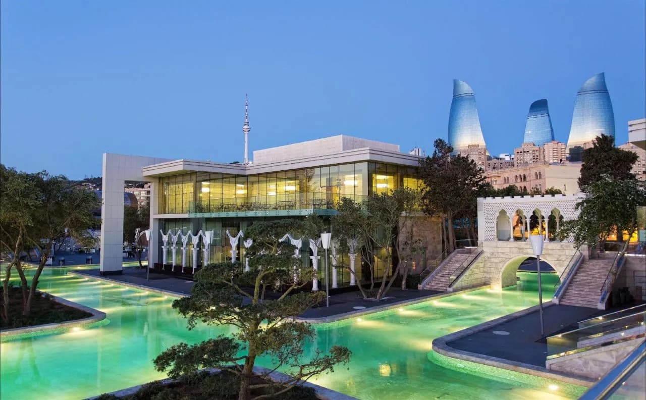 Fairmont Baku - Flame Towers 3