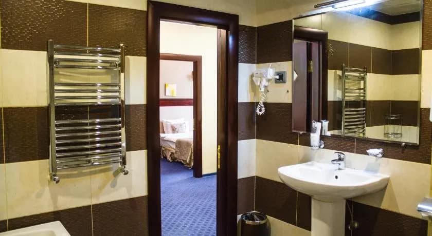 Dubai International Hotel 5