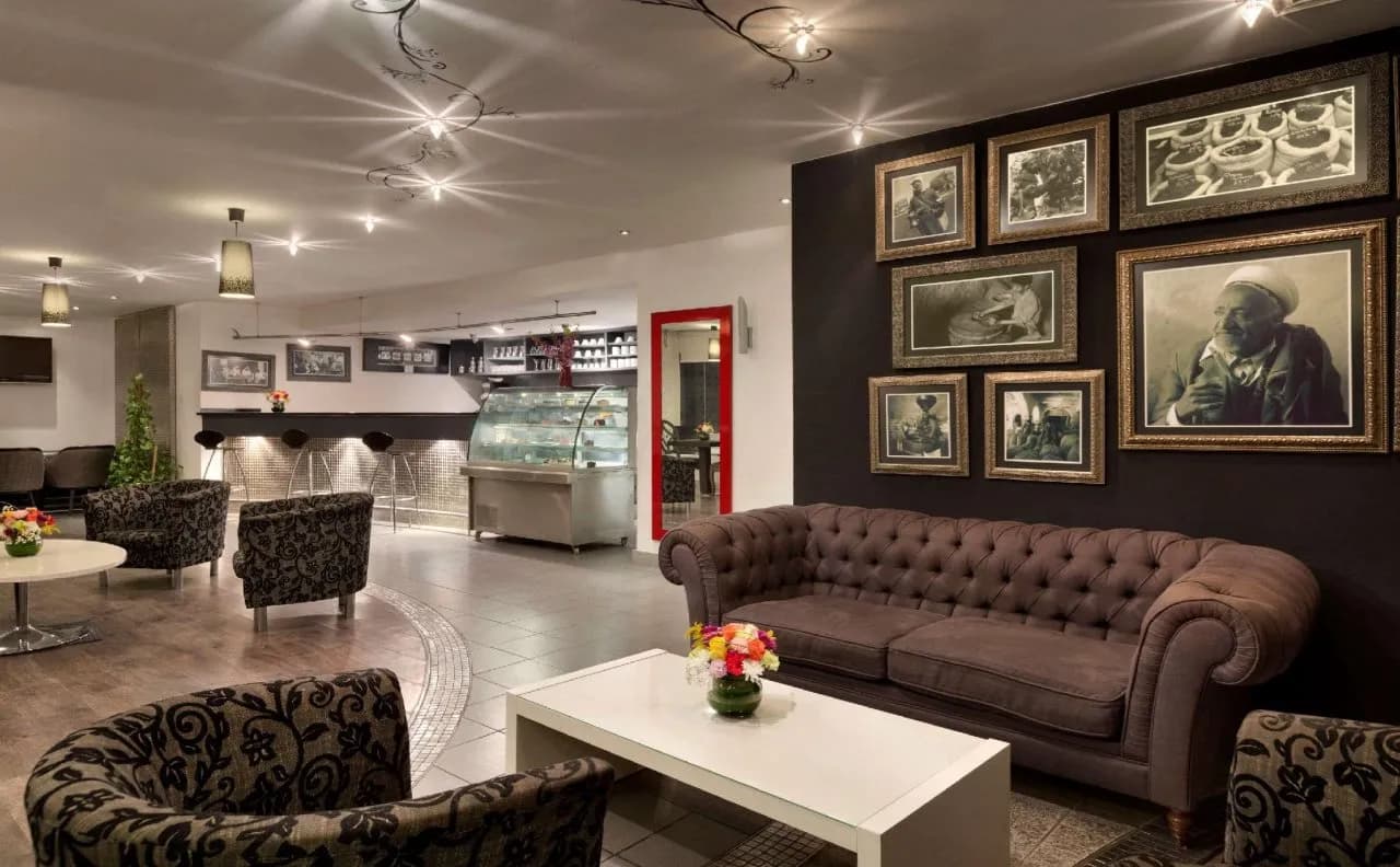 Hawthorn Suites by Wyndham Al Khobar 5