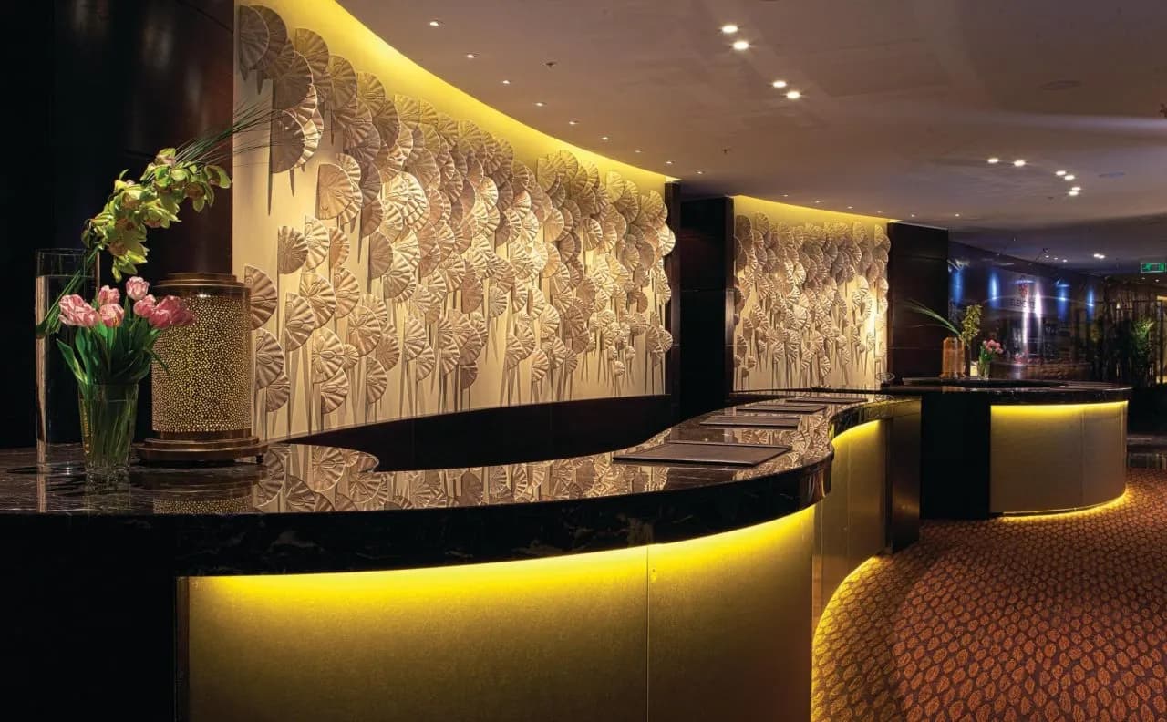 Four Seasons Hotel Riyadh at Kingdom Centre 2