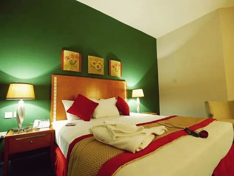 Golden Tulip Hail 2