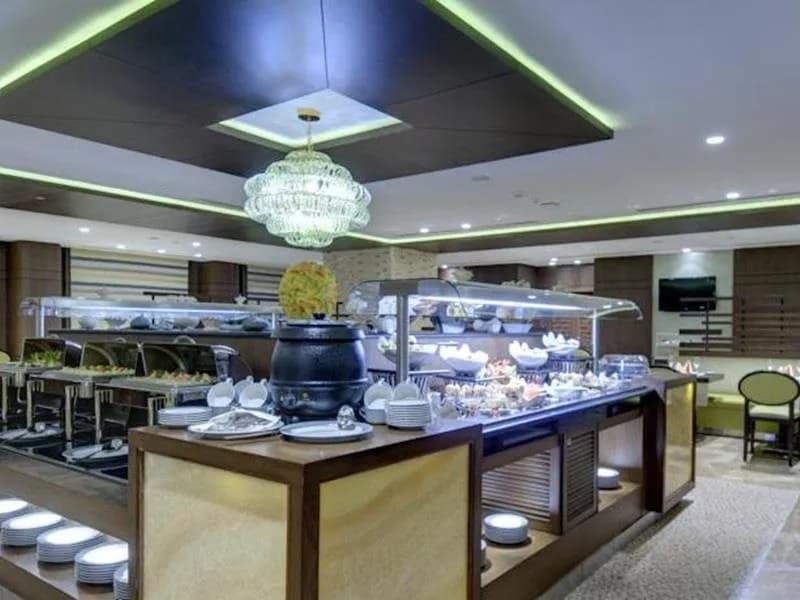 Crowne Plaza Madinah 4