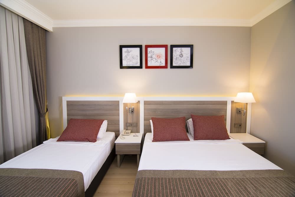 LRS Port River Hotel & Spa 5