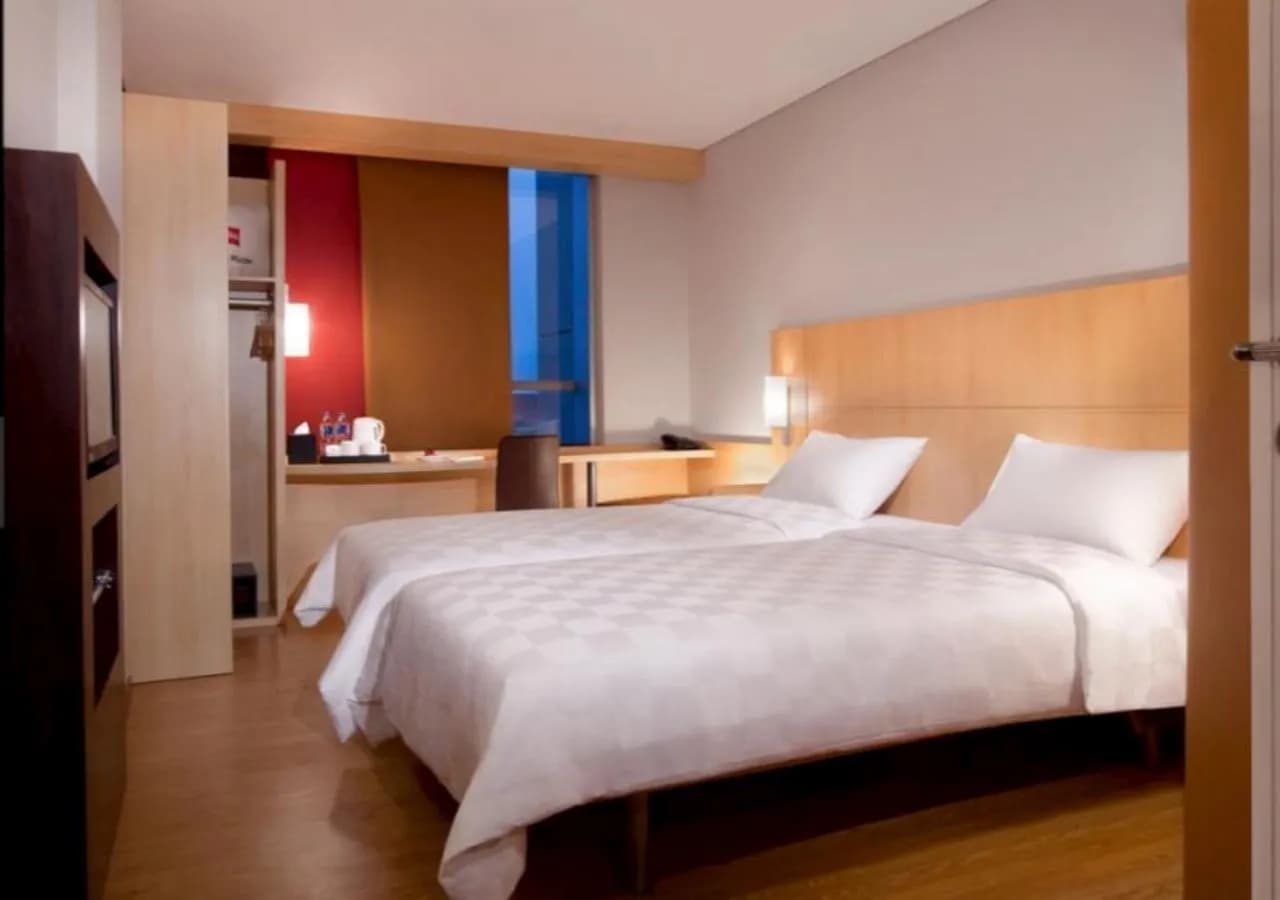 Hotel ibis Jakarta Senen 2