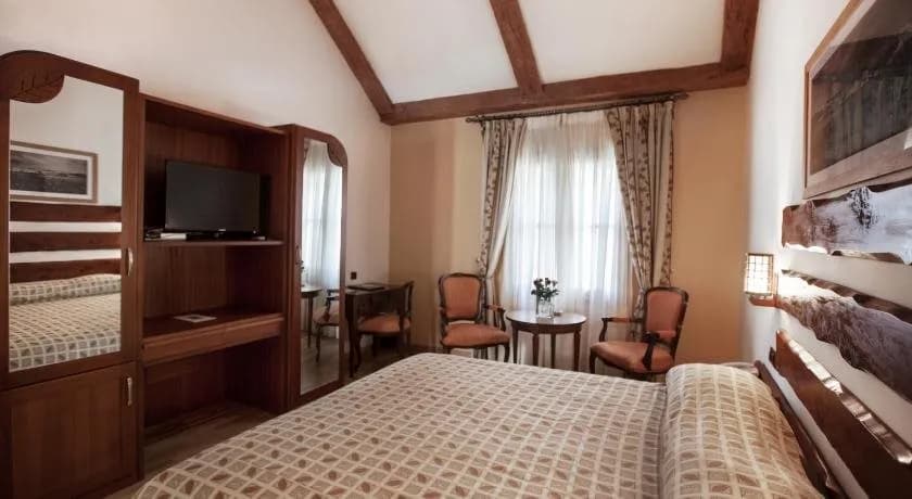 Grand Hotel Villa De France 2