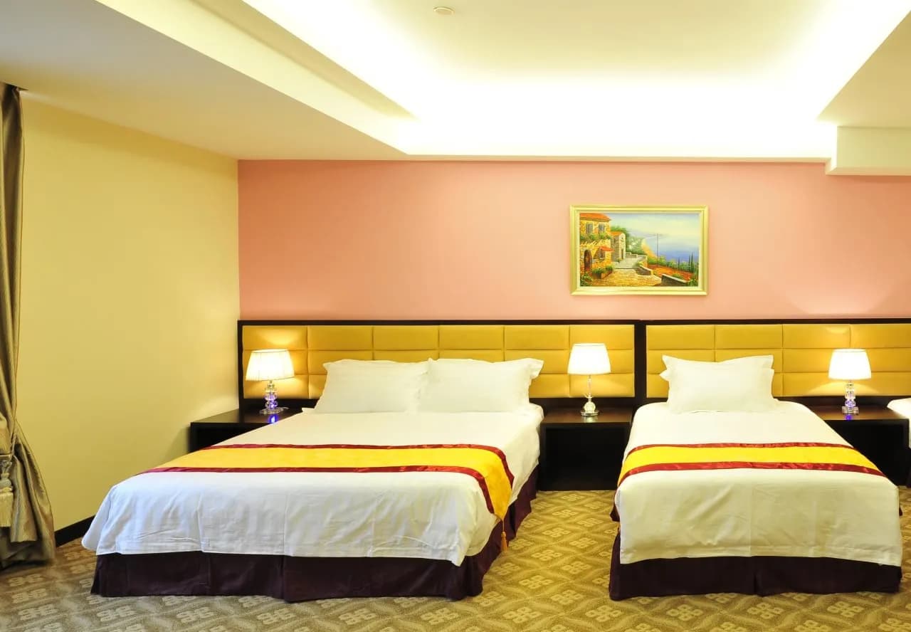 Hallmark Crown Hotel 5