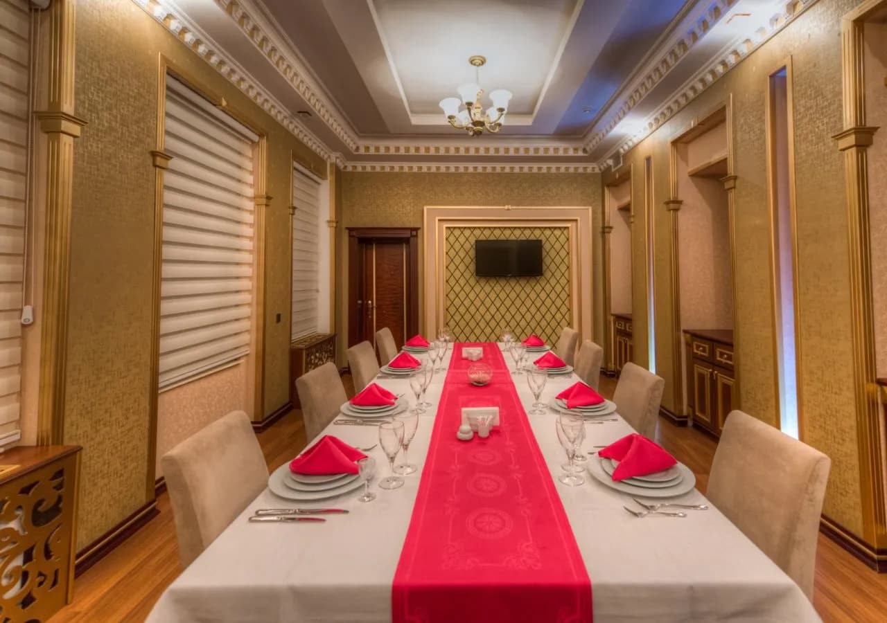 Grand Hotel Baku Central Park 3