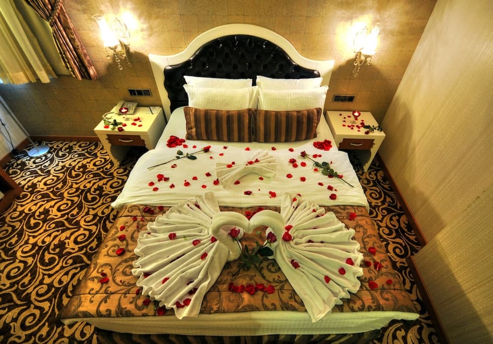 Golden Deluxe Hotel 5