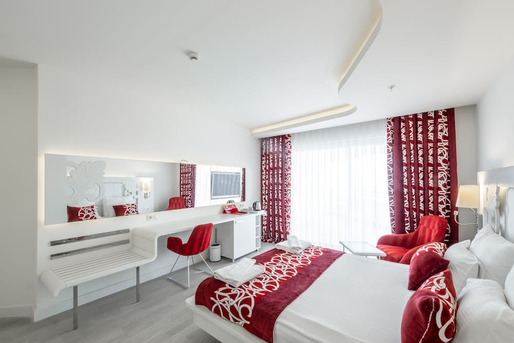 Laguna Beach Alya Resort & Spa 5