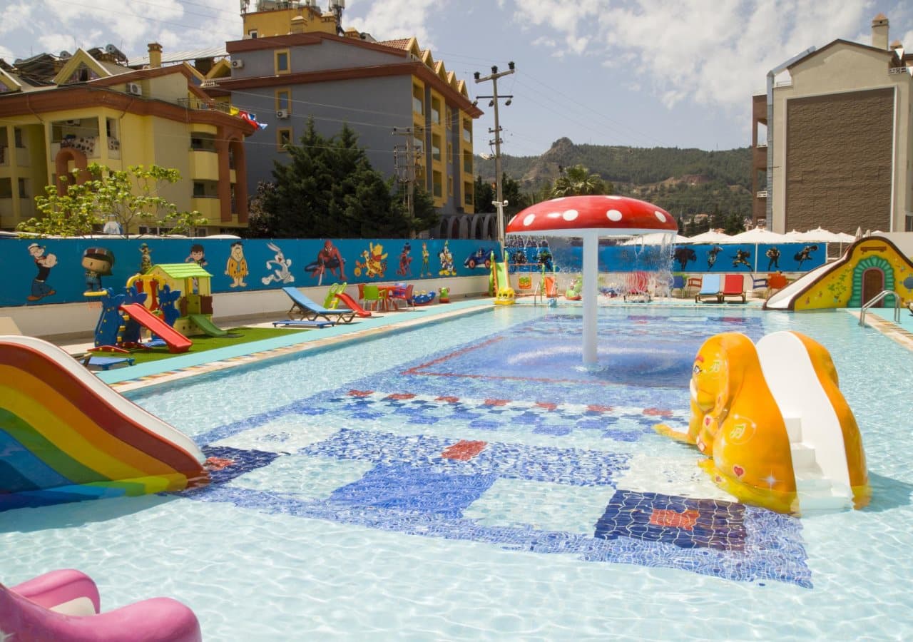 Comet Hotel & Resort 5