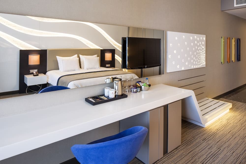 Ramada Hotel & Suites by Wyndham İzmir Kemalpaşa 4