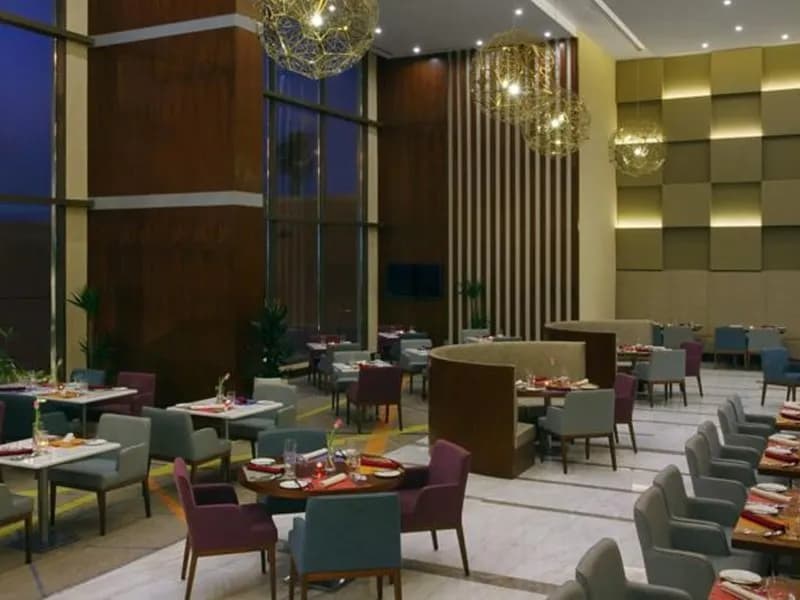 Holiday Inn Jeddah Gateway 4