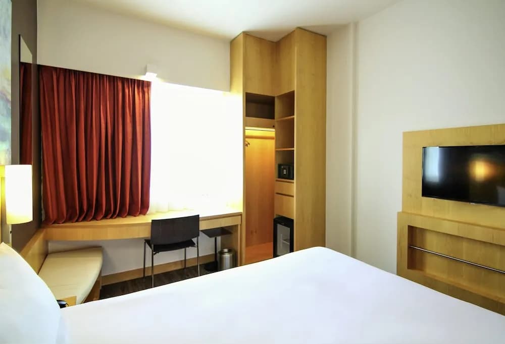 ibis One Central 4