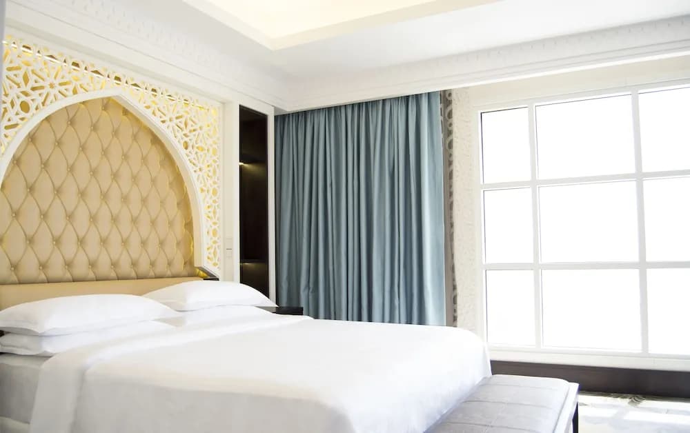 Sheraton Sharjah Beach Resort & Spa 5