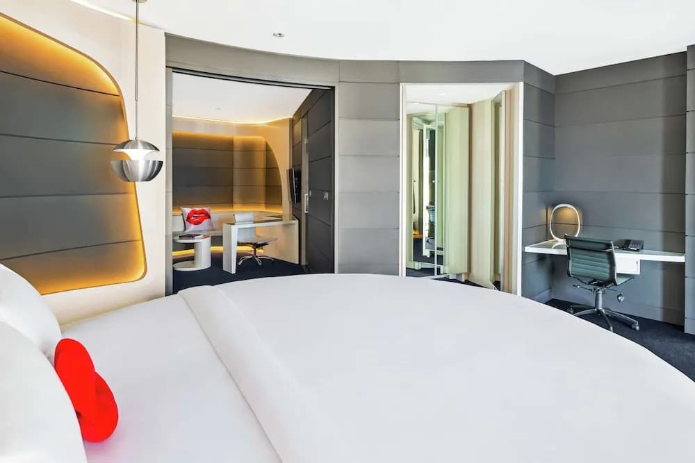 V Hotel Dubai Curio Collection by Hilton 4