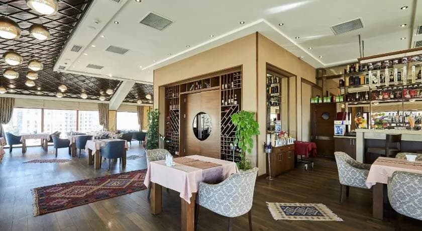 Boulevard Side Hotel 3