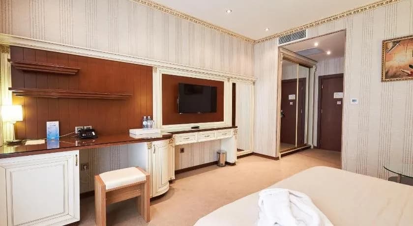 Boulevard Side Hotel 5