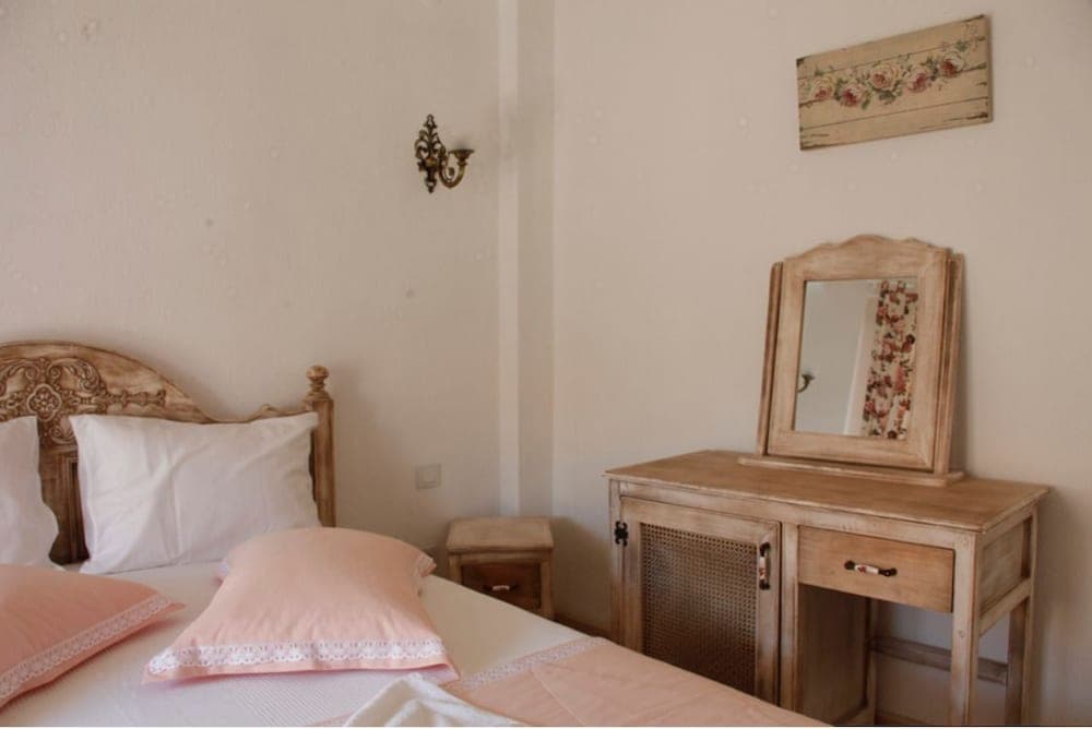Ciftekuyu Hotel 4