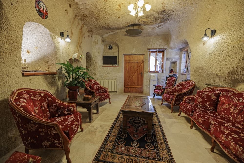 Canyon Cave Hotel 3