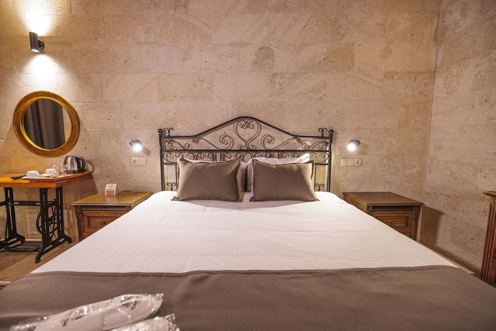 Canyon Cave Hotel 5