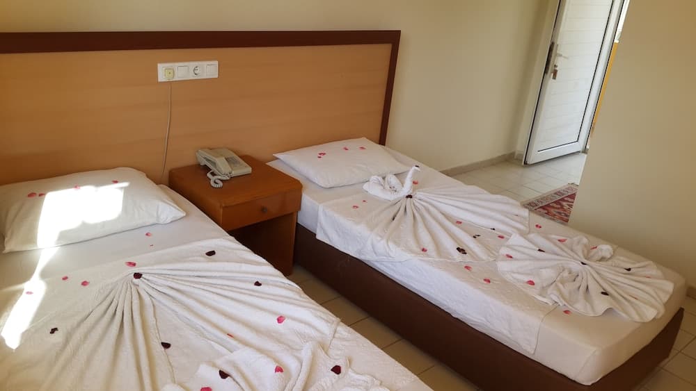 Caner Hotel 4