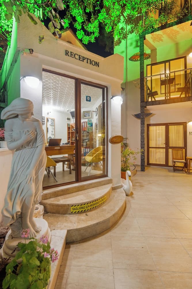Pyara Hotel 2