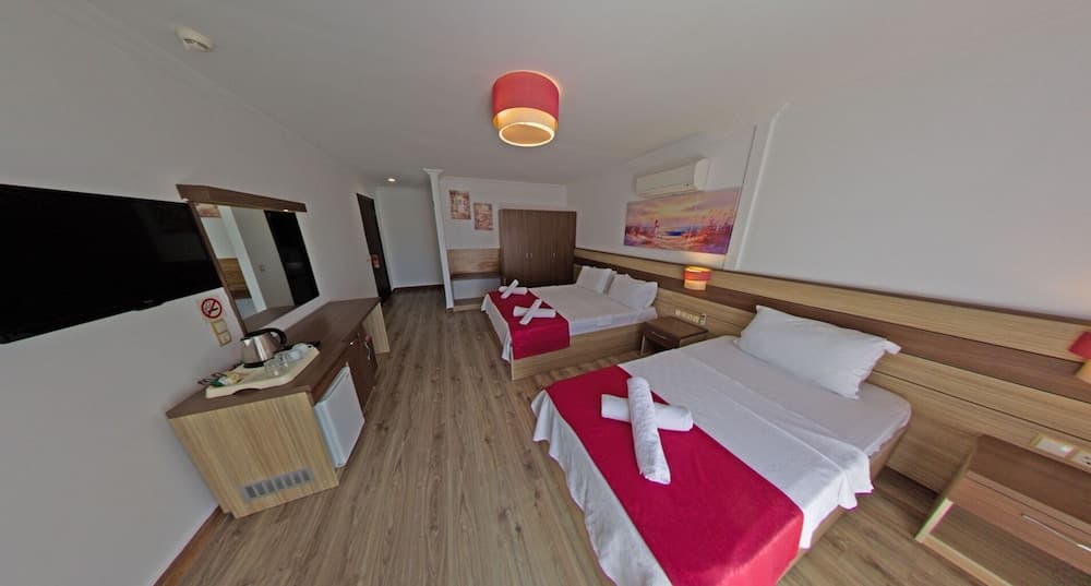 Pyara Hotel 5