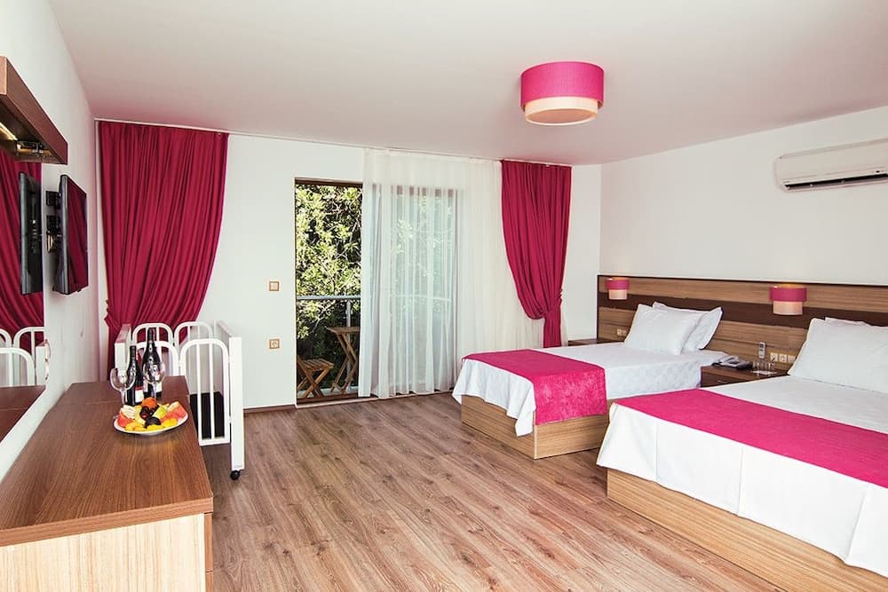Pyara Hotel 3