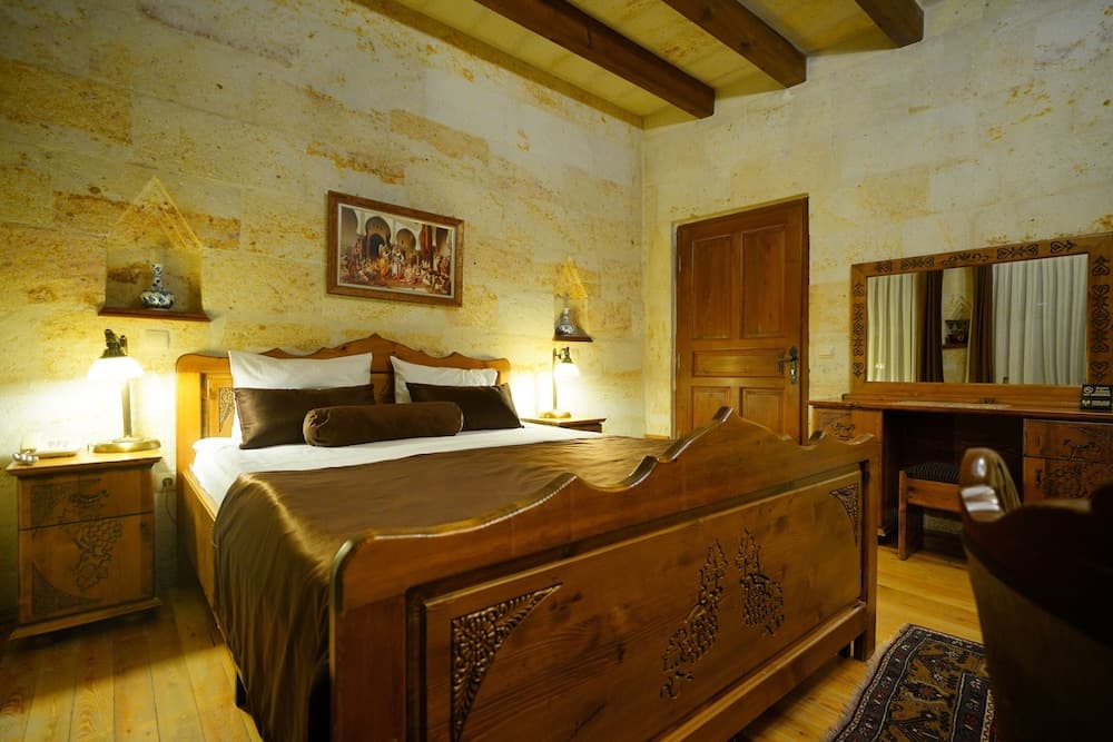 Harman Cave Hotel 5