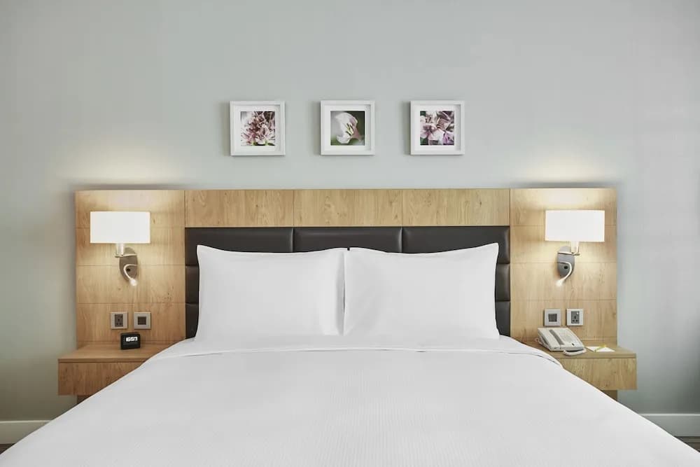 Hilton Garden Inn Dubai, Mall Avenue 5