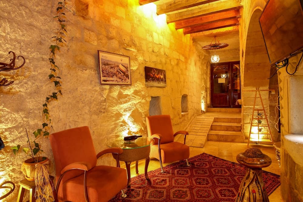 Bedrock Cave Hotel 2