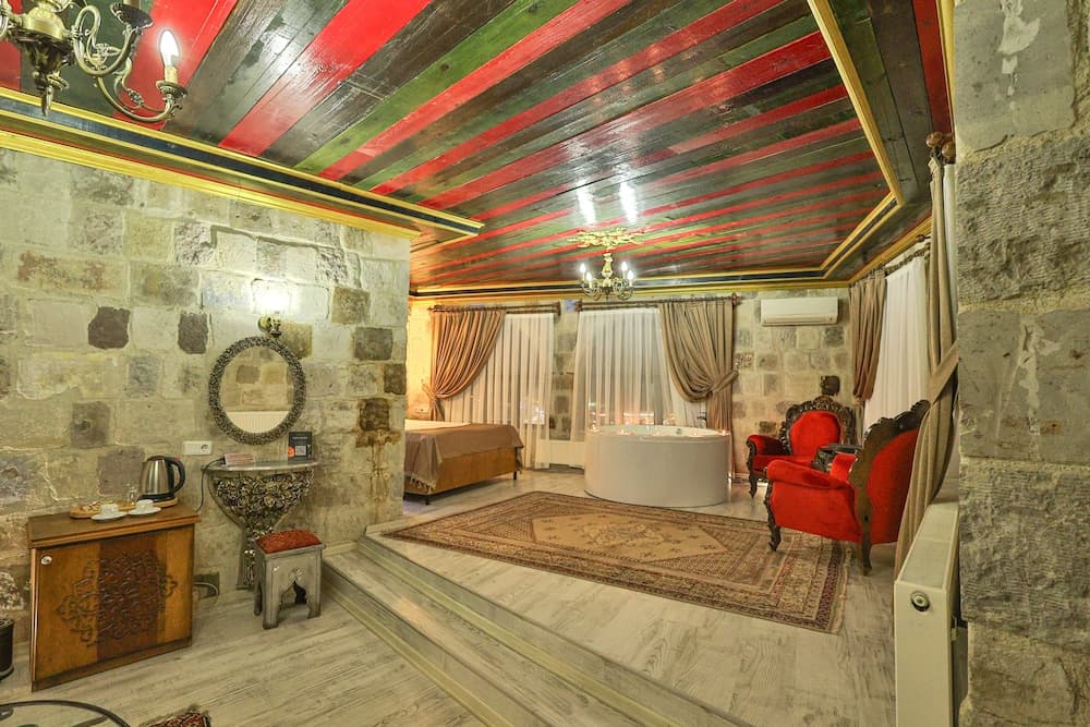 Bedrock Cave Hotel 4