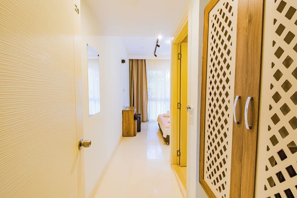 La Moda Beach Hotel 5