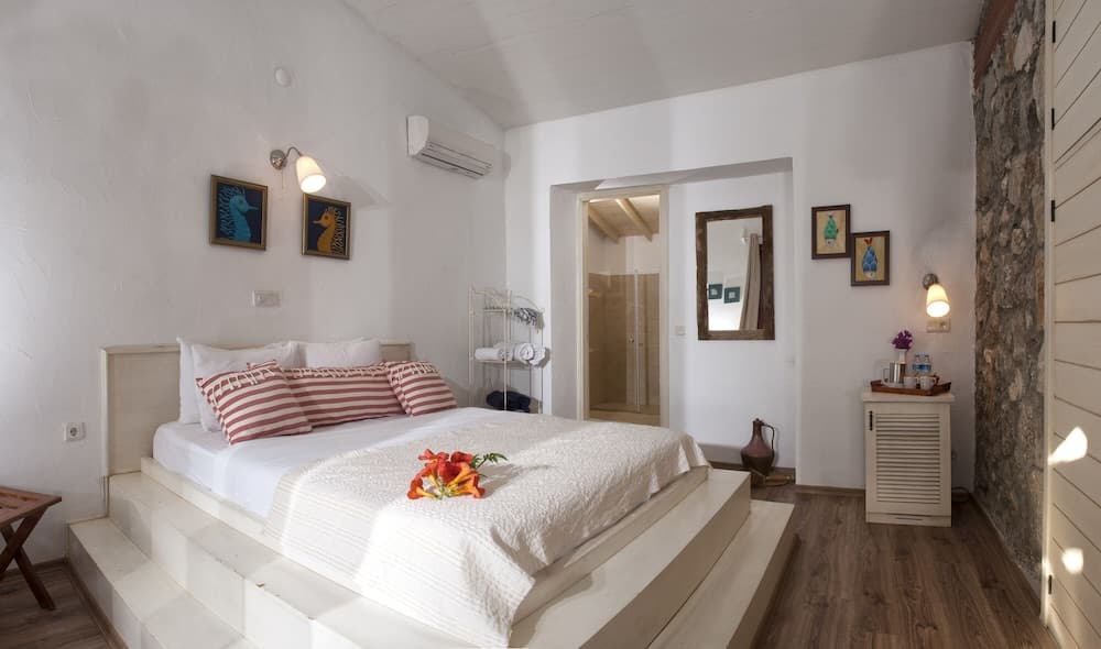 Nautical Hotel 5