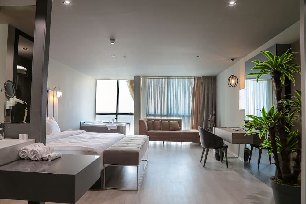 Pasaport Pier Hotel 5